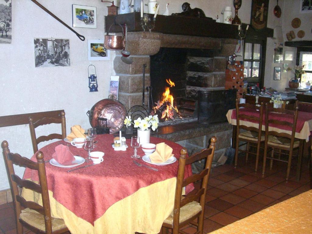 Gites De La Ferme Auberge De Mesauboin Bille Ngoại thất bức ảnh